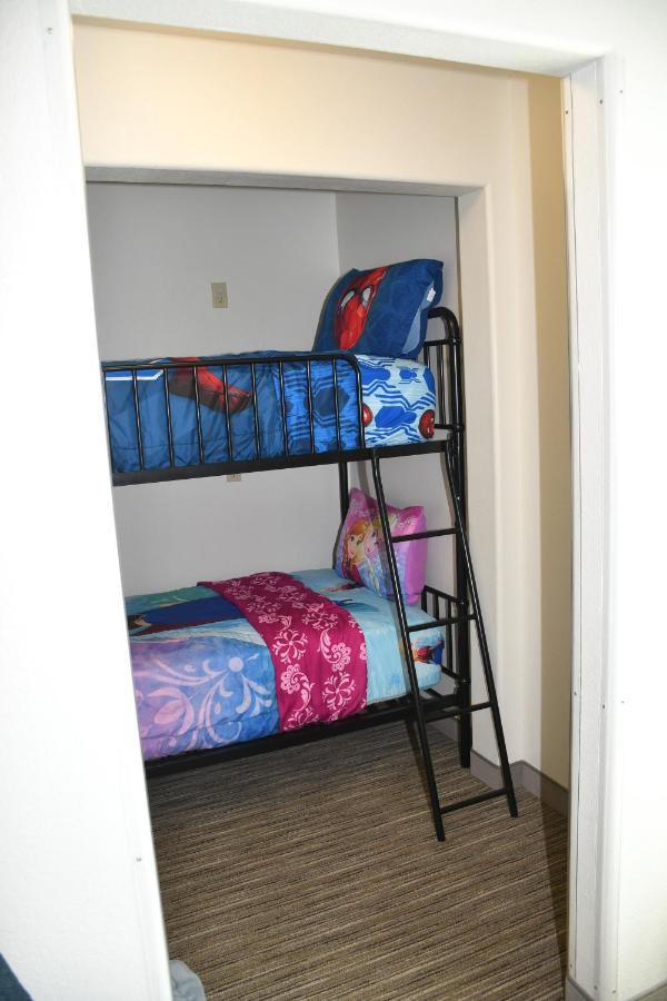 Holiday Inn Express Hotel & Suites Evanston By Ihg Zewnętrze zdjęcie