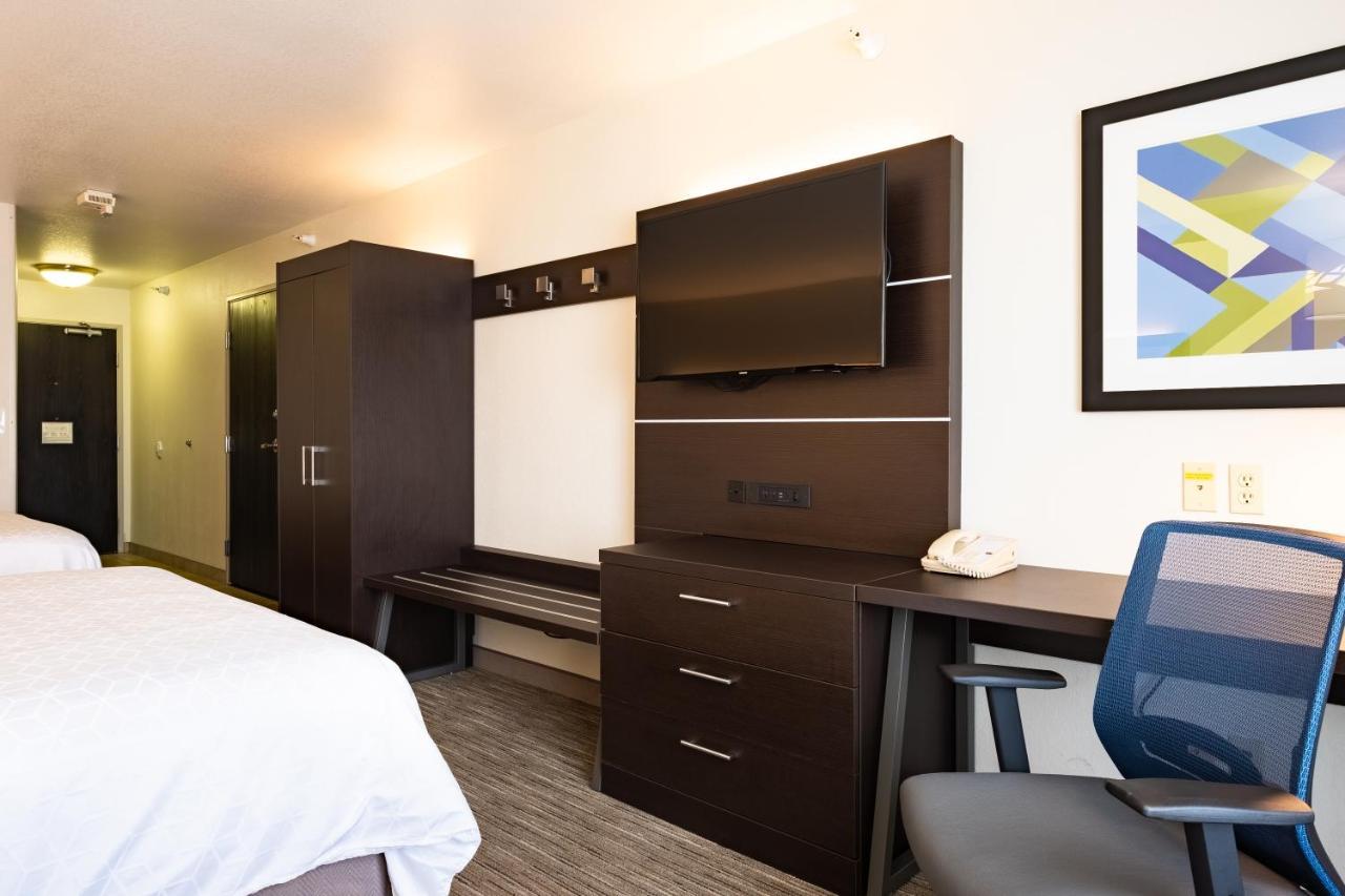 Holiday Inn Express Hotel & Suites Evanston By Ihg Zewnętrze zdjęcie