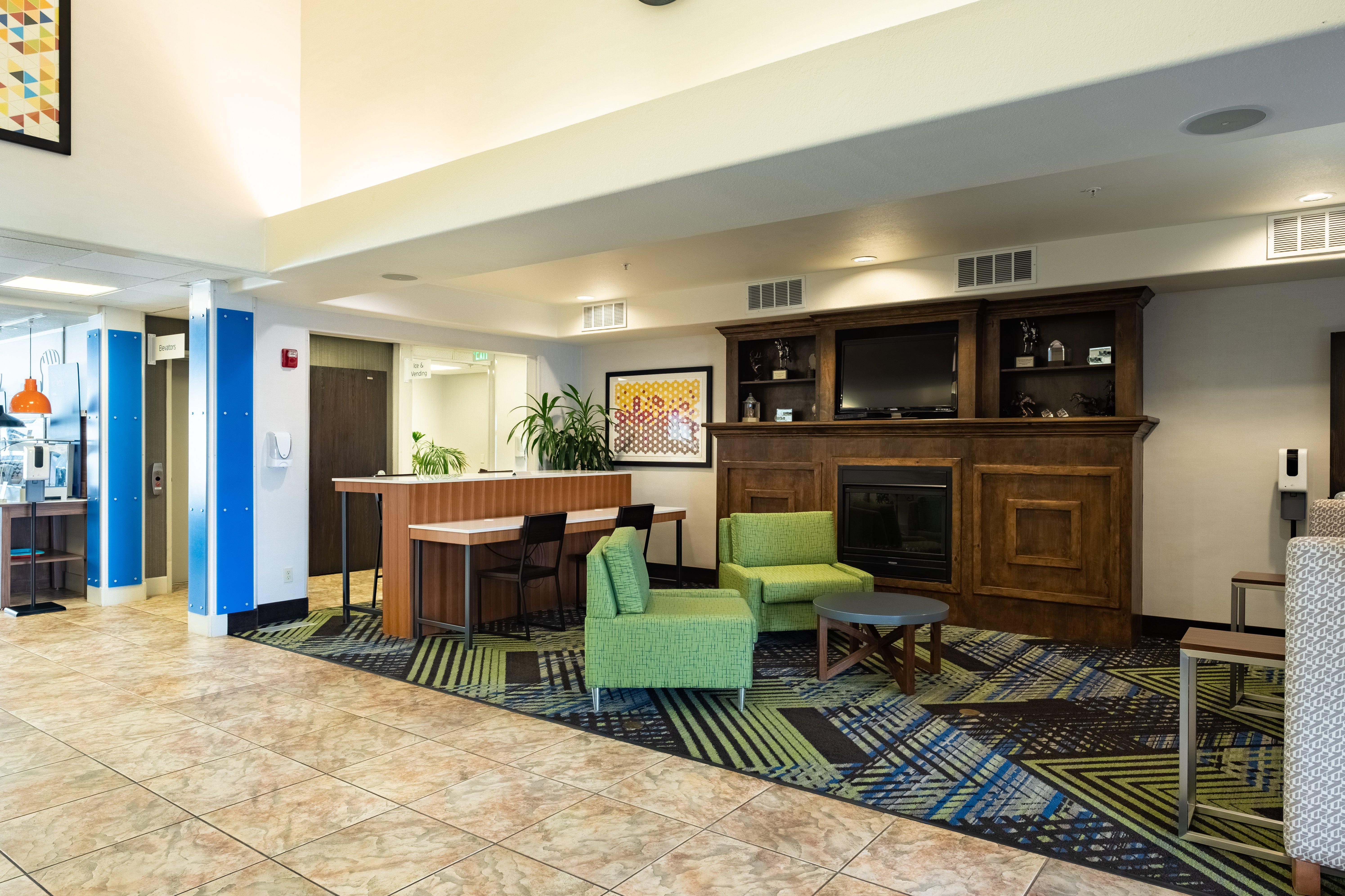 Holiday Inn Express Hotel & Suites Evanston By Ihg Zewnętrze zdjęcie