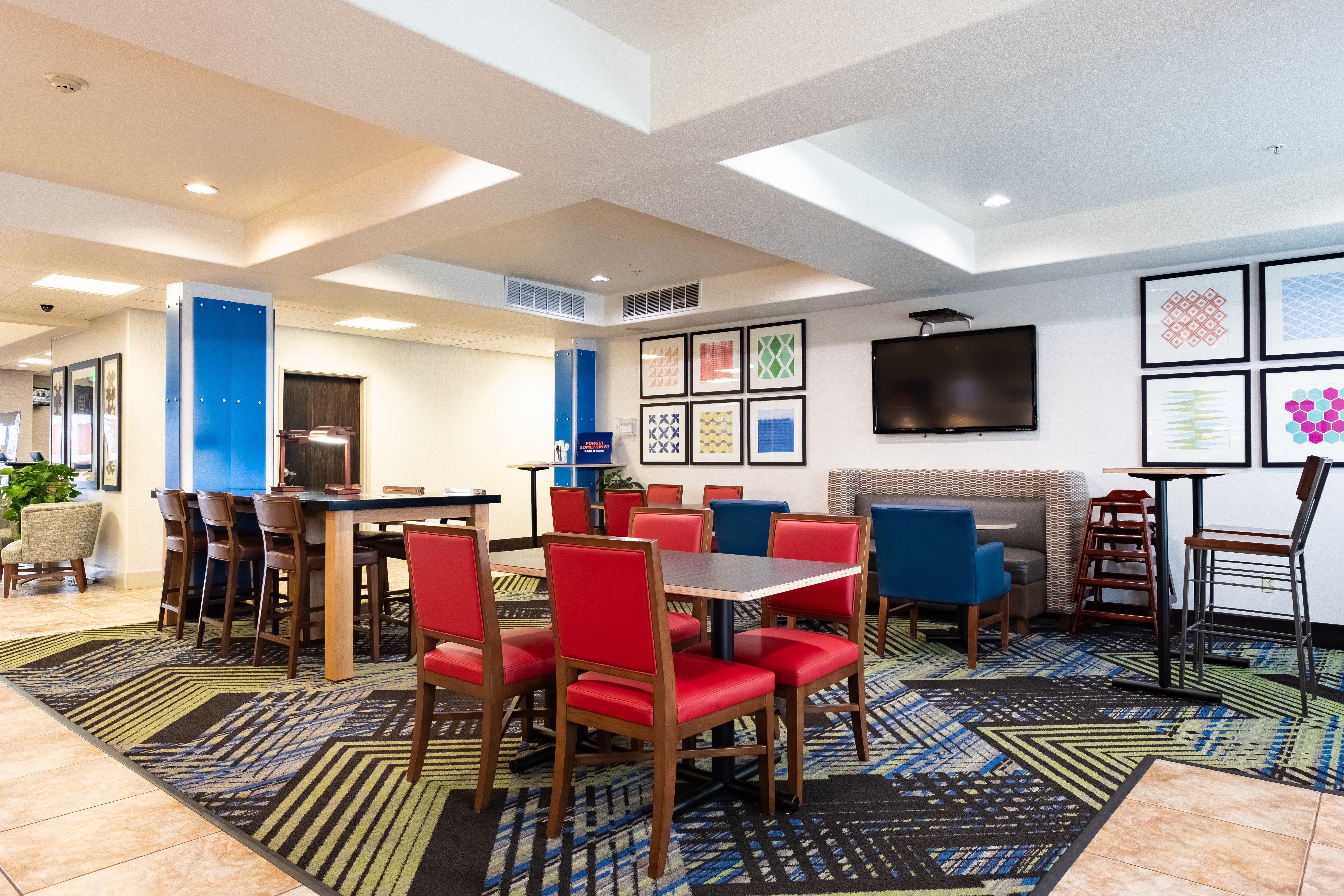 Holiday Inn Express Hotel & Suites Evanston By Ihg Zewnętrze zdjęcie